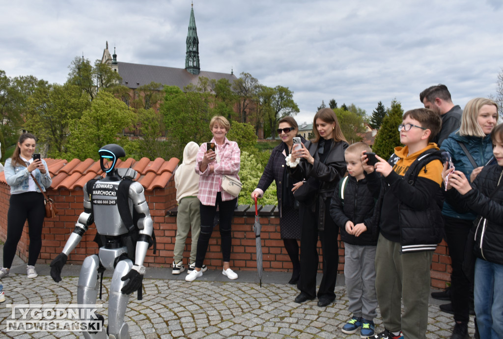 Pojedynek na wiedzę Gabrysia i robota