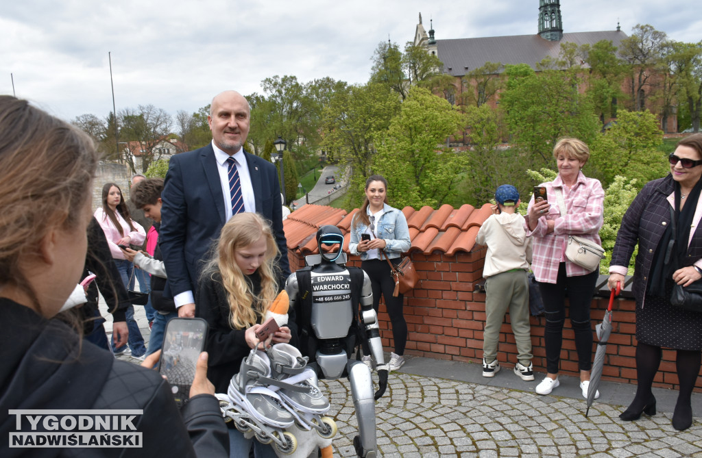 Pojedynek na wiedzę Gabrysia i robota