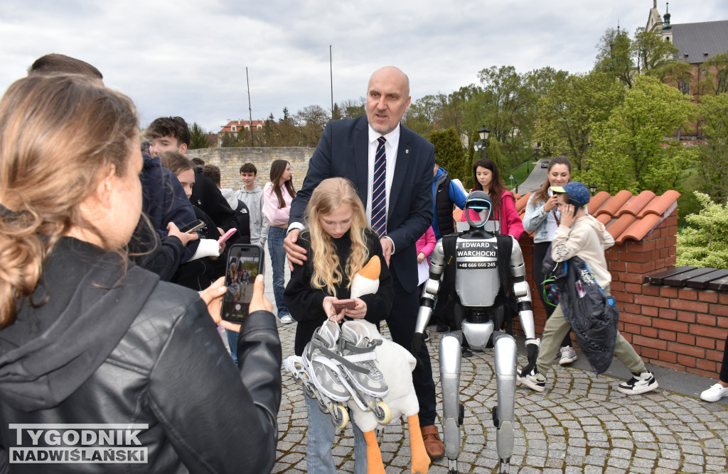 Pojedynek na wiedzę Gabrysia i robota
