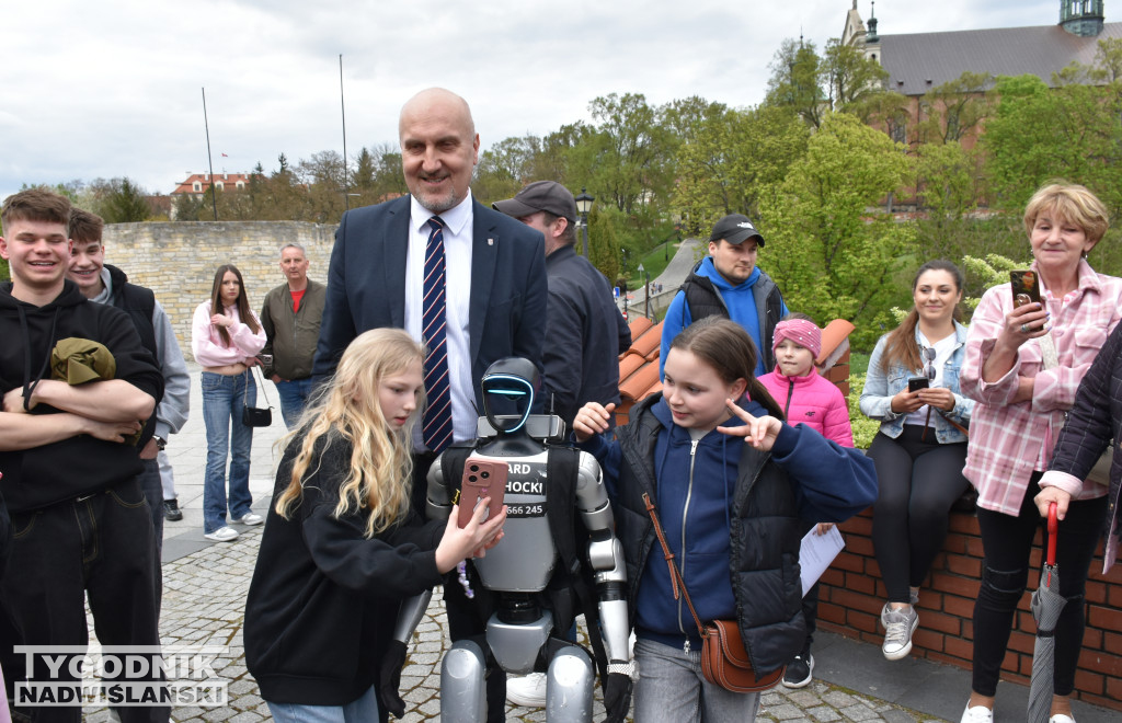 Pojedynek na wiedzę Gabrysia i robota
