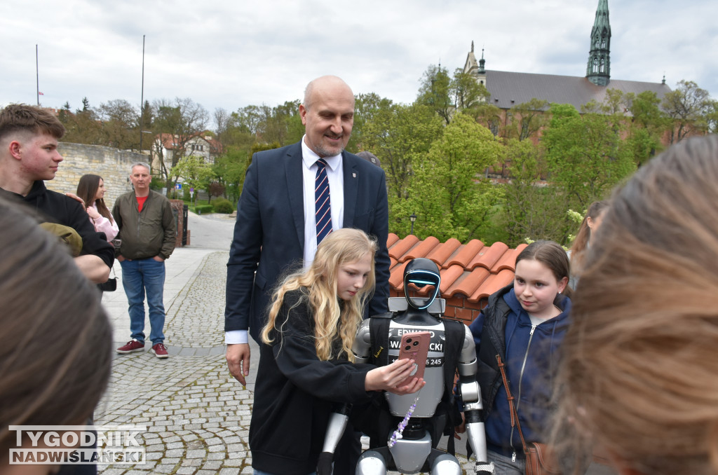 Pojedynek na wiedzę Gabrysia i robota