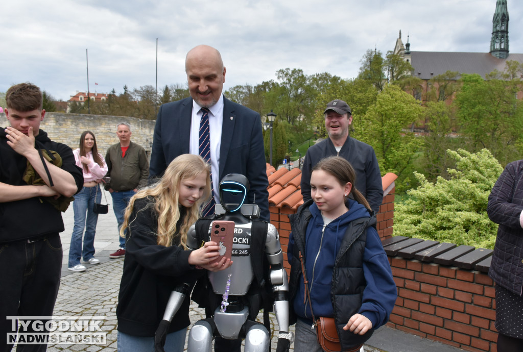 Pojedynek na wiedzę Gabrysia i robota