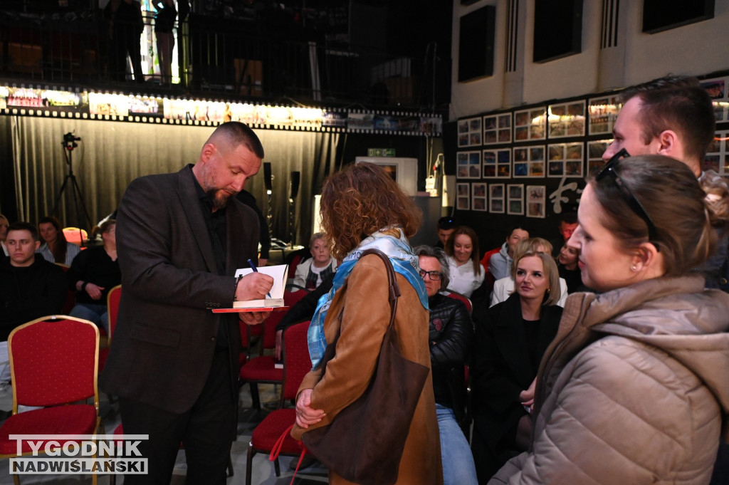 Premiera książki Michała Harnika - DOSKONALI