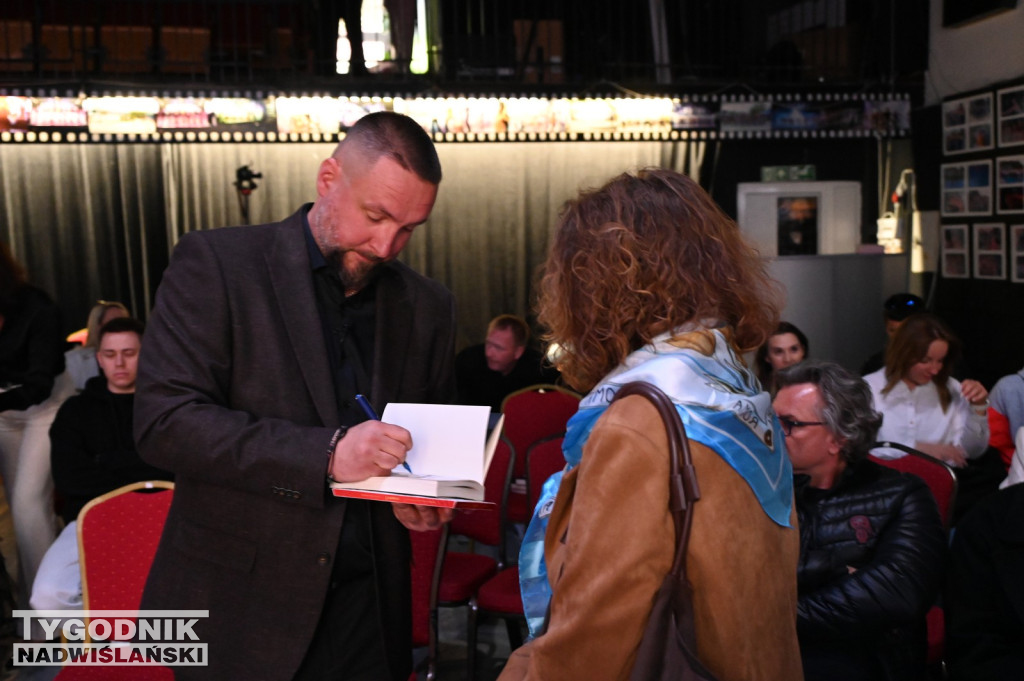 Premiera książki Michała Harnika - DOSKONALI