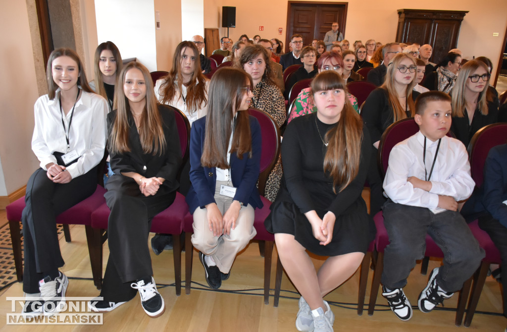 Wystawa „Ludowe dziedzictwo oczami młodych”