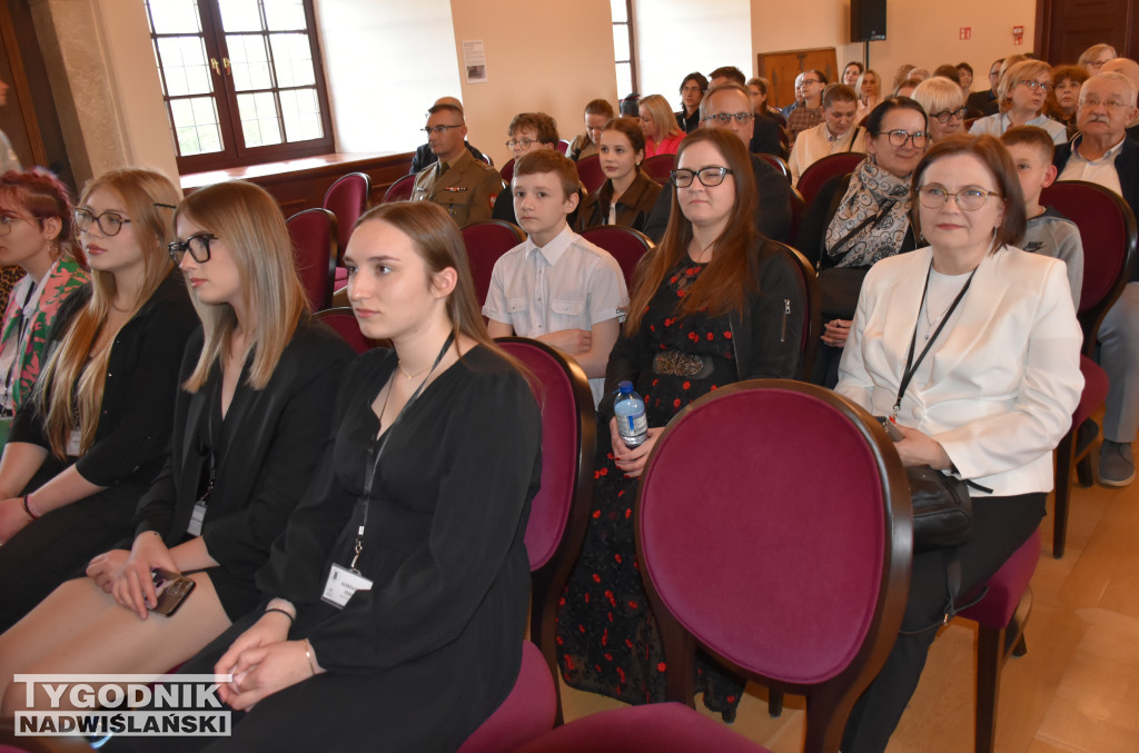 Wystawa „Ludowe dziedzictwo oczami młodych”