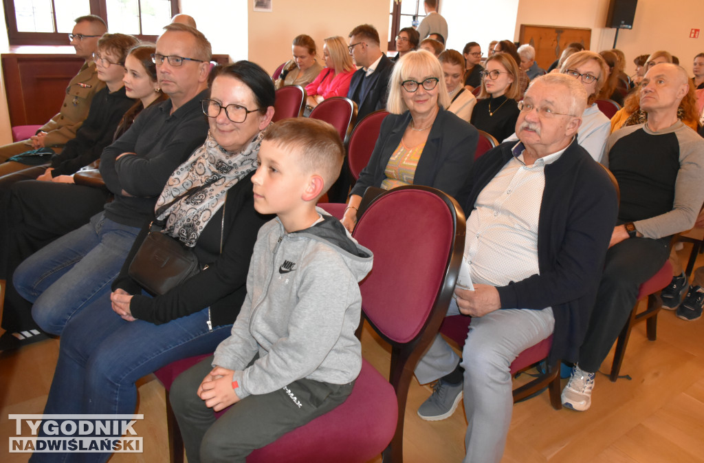 Wystawa „Ludowe dziedzictwo oczami młodych”