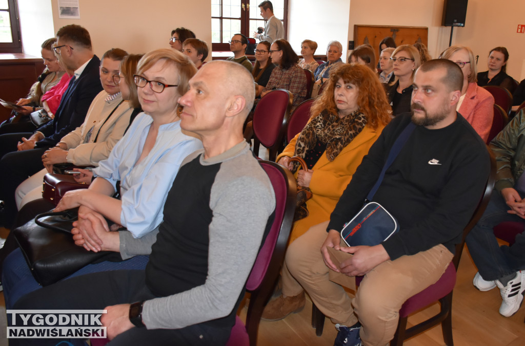 Wystawa „Ludowe dziedzictwo oczami młodych”