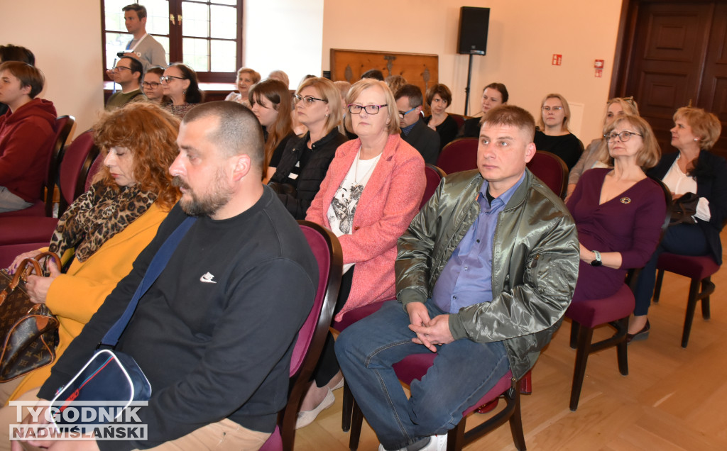 Wystawa „Ludowe dziedzictwo oczami młodych”