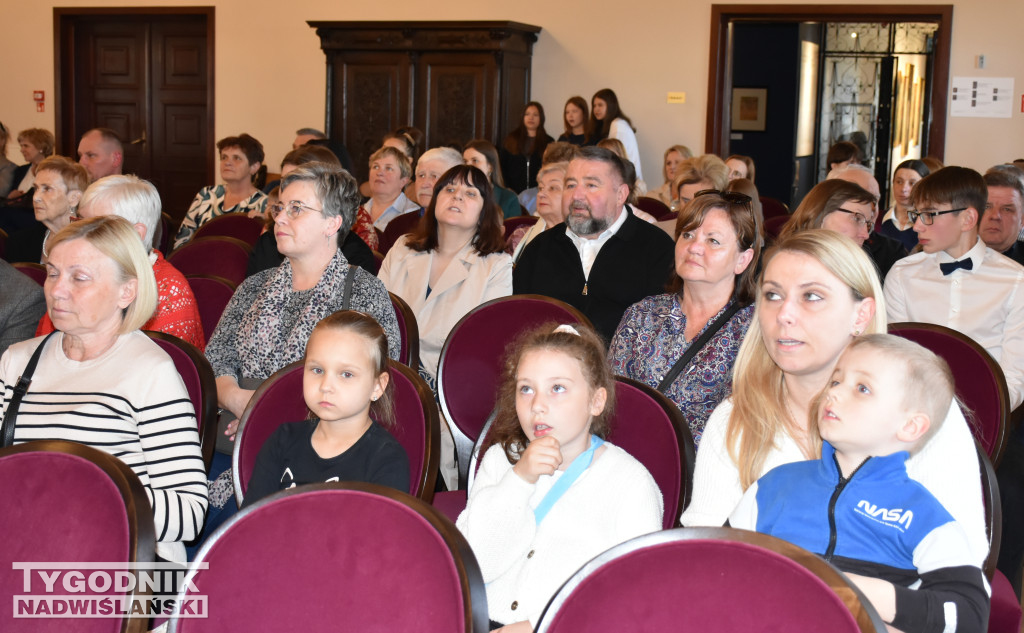 Wystawa „Ludowe dziedzictwo oczami młodych”