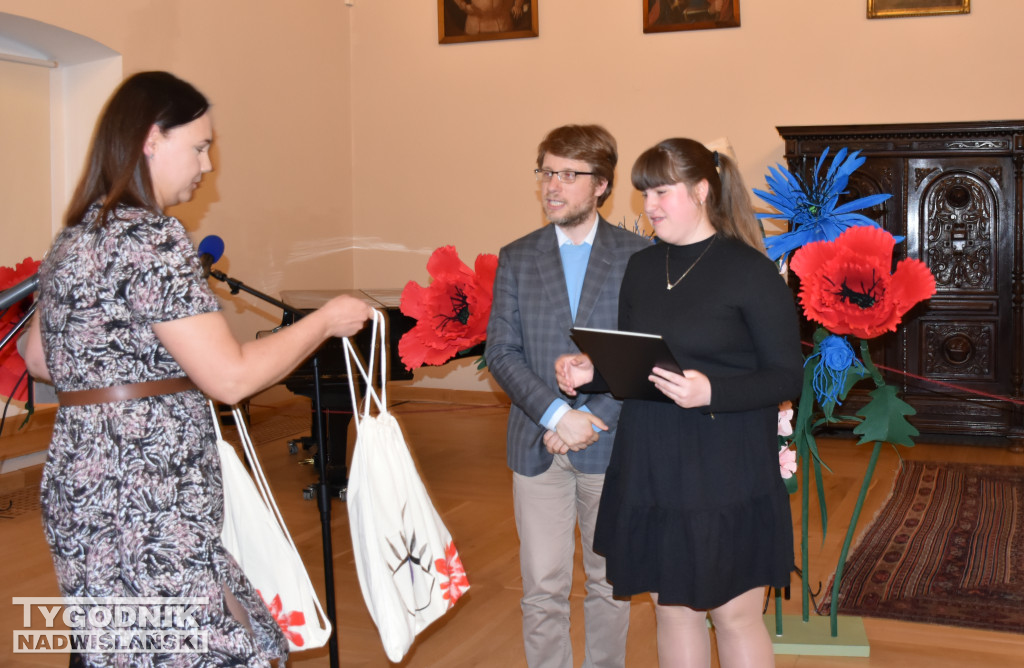 Wystawa „Ludowe dziedzictwo oczami młodych”