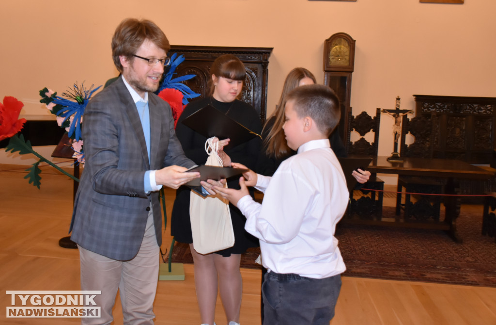 Wystawa „Ludowe dziedzictwo oczami młodych”