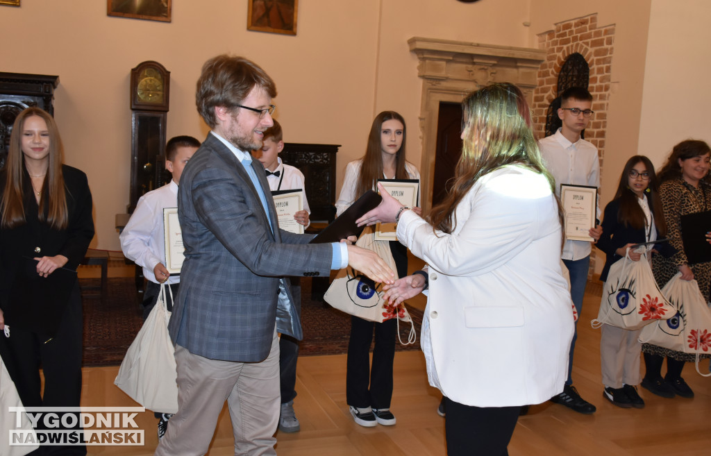 Wystawa „Ludowe dziedzictwo oczami młodych”