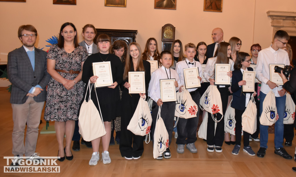 Wystawa „Ludowe dziedzictwo oczami młodych”