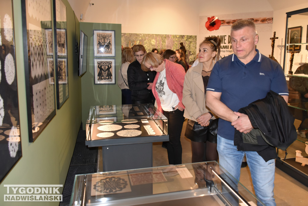 Wystawa „Ludowe dziedzictwo oczami młodych”
