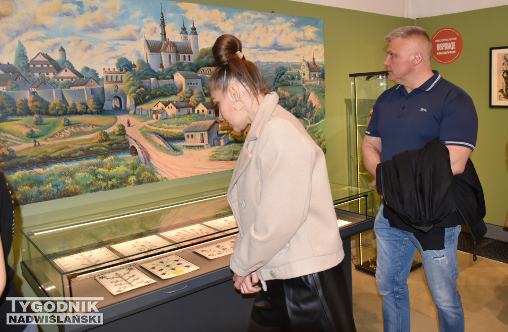 Wystawa „Ludowe dziedzictwo oczami młodych”