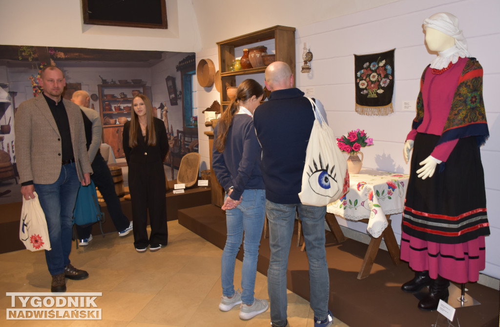 Wystawa „Ludowe dziedzictwo oczami młodych”