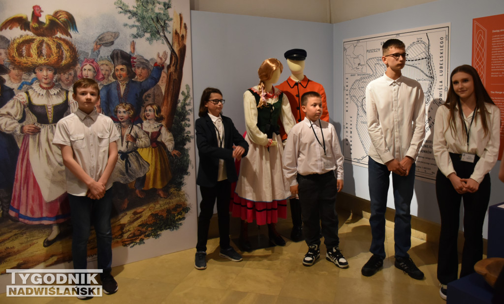 Wystawa „Ludowe dziedzictwo oczami młodych”