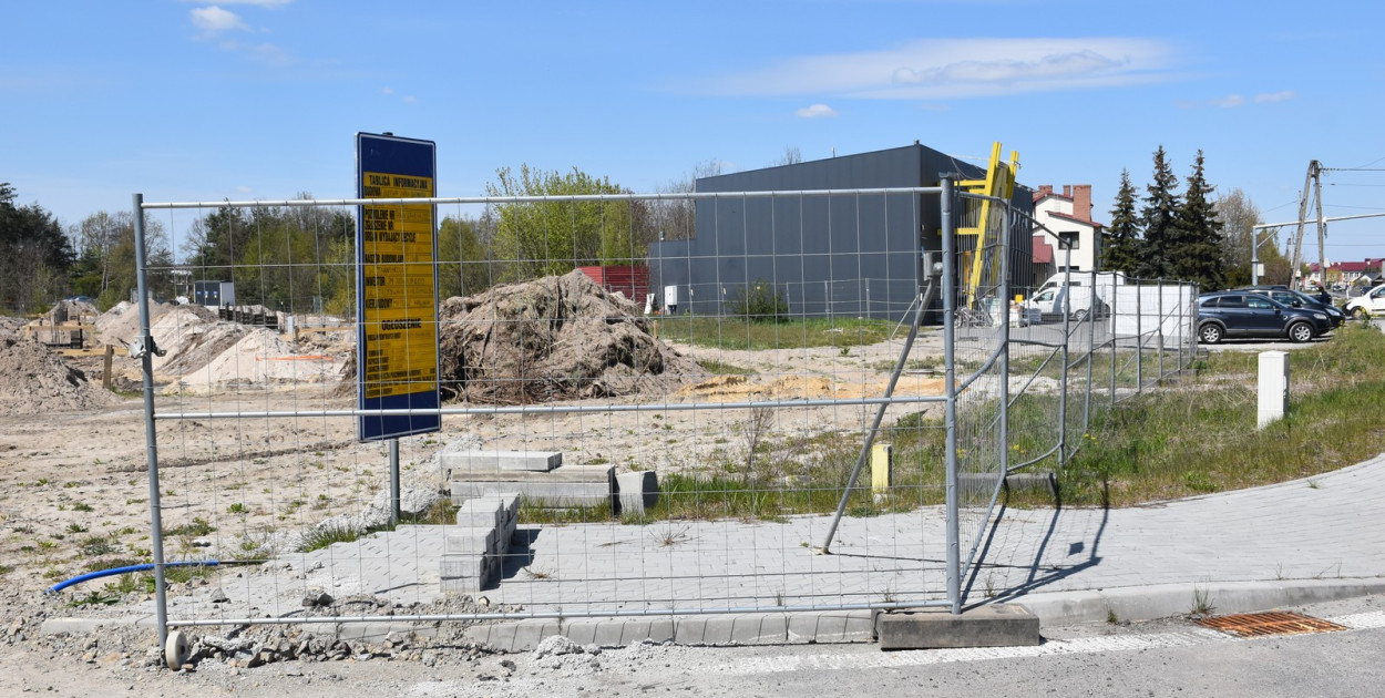 Budowa parku handlowego w Nowej Dębie