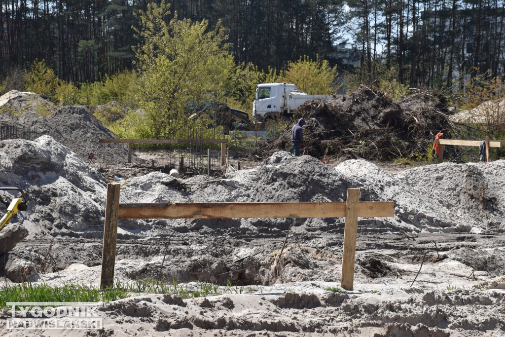 Budowa parku handlowego w Nowej Dębie