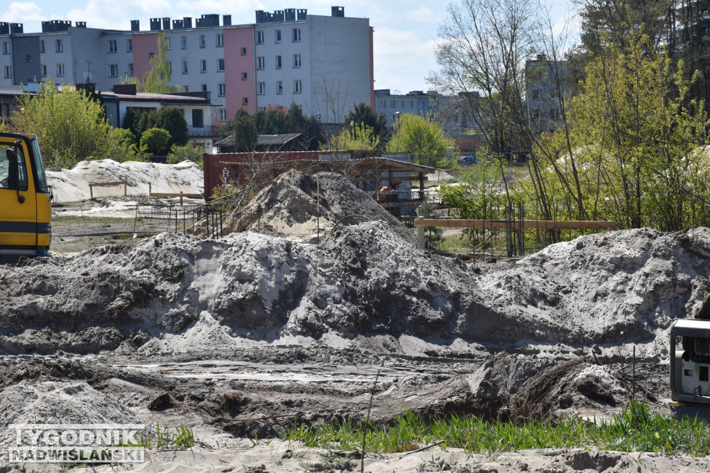 Budowa parku handlowego w Nowej Dębie