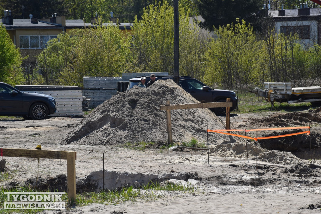 Budowa parku handlowego w Nowej Dębie
