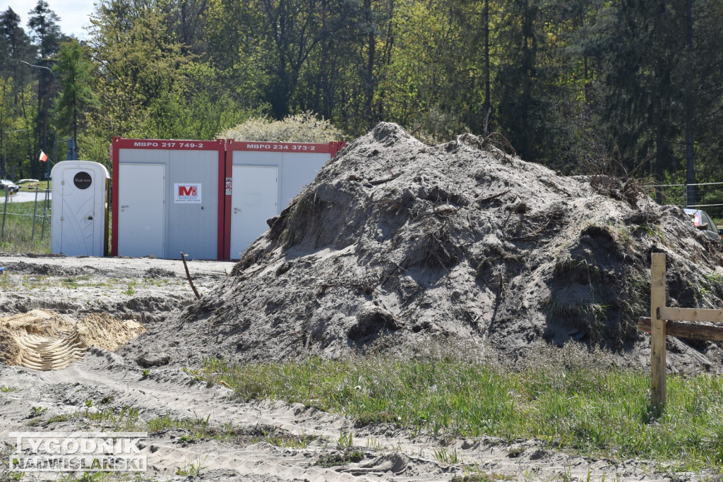 Budowa parku handlowego w Nowej Dębie
