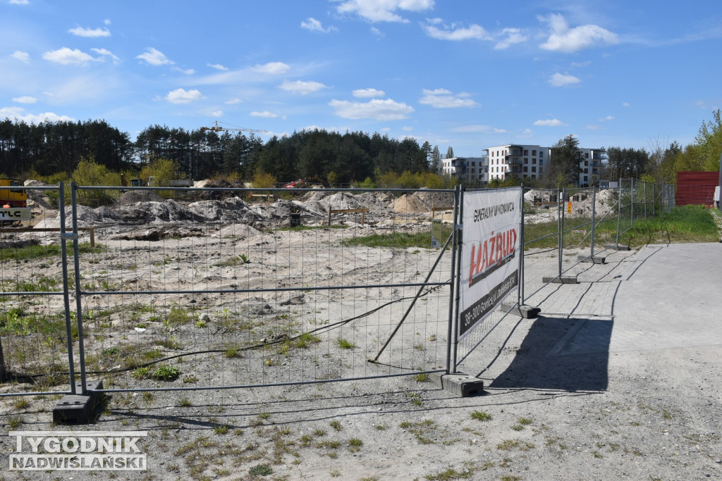 Budowa parku handlowego w Nowej Dębie