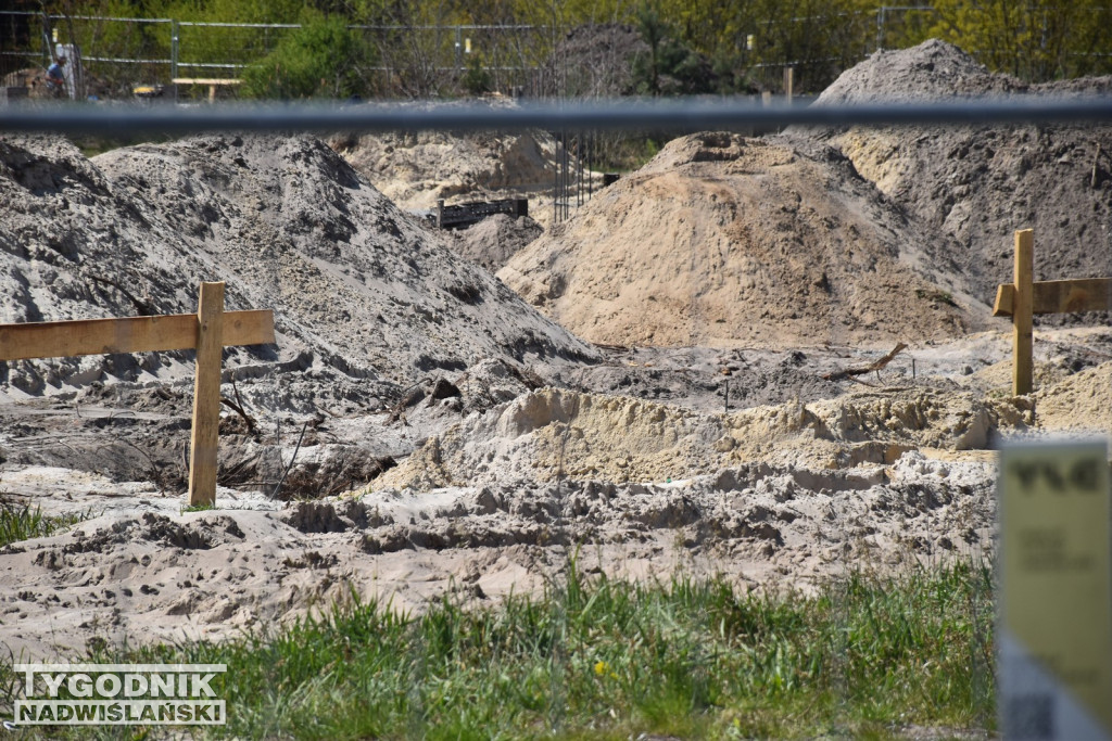 Budowa parku handlowego w Nowej Dębie