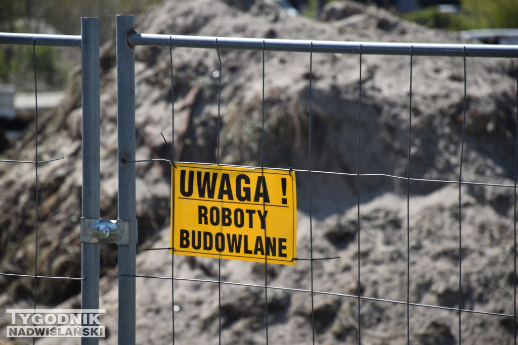 Budowa parku handlowego w Nowej Dębie