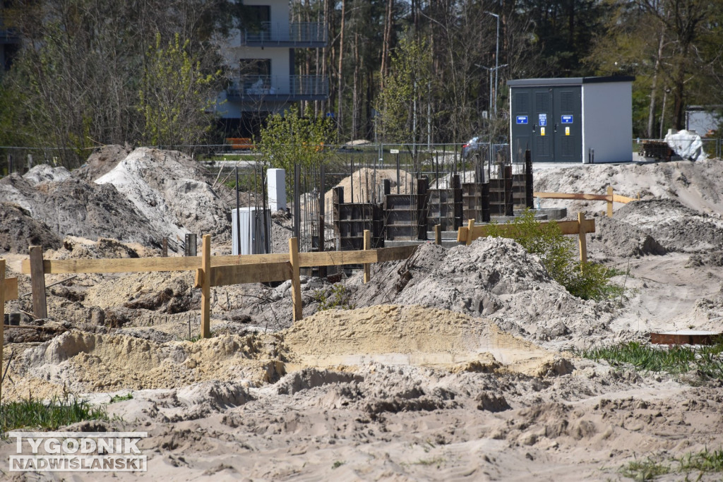 Budowa parku handlowego w Nowej Dębie