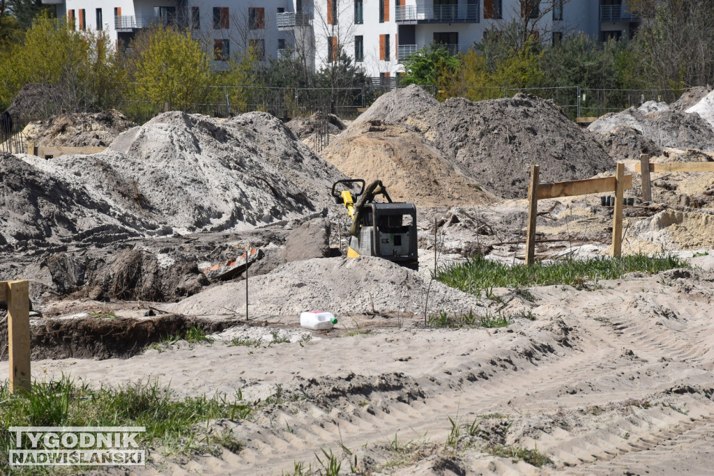 Budowa parku handlowego w Nowej Dębie