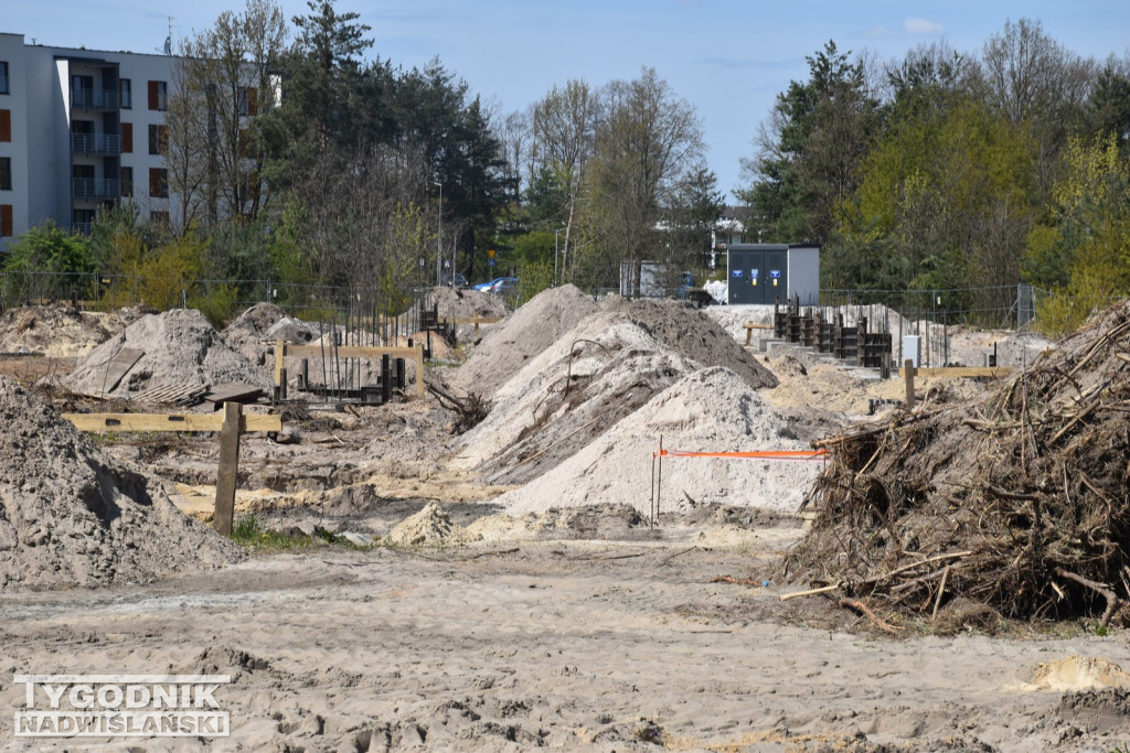 Budowa parku handlowego w Nowej Dębie