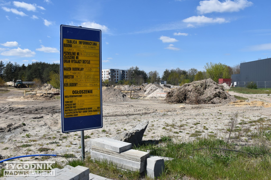 Budowa parku handlowego w Nowej Dębie