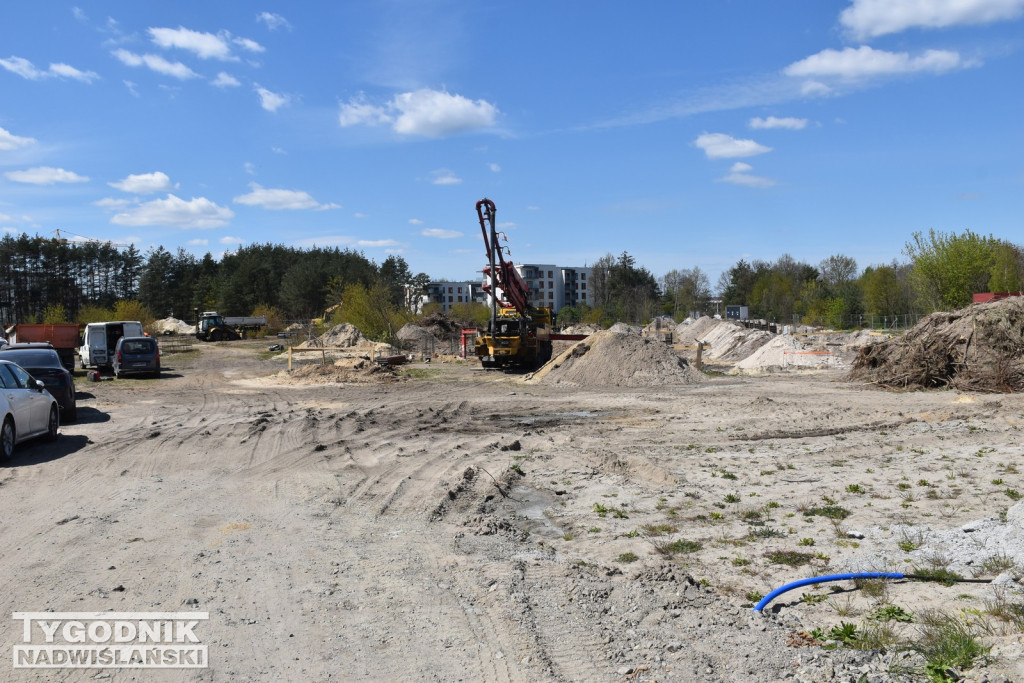 Budowa parku handlowego w Nowej Dębie
