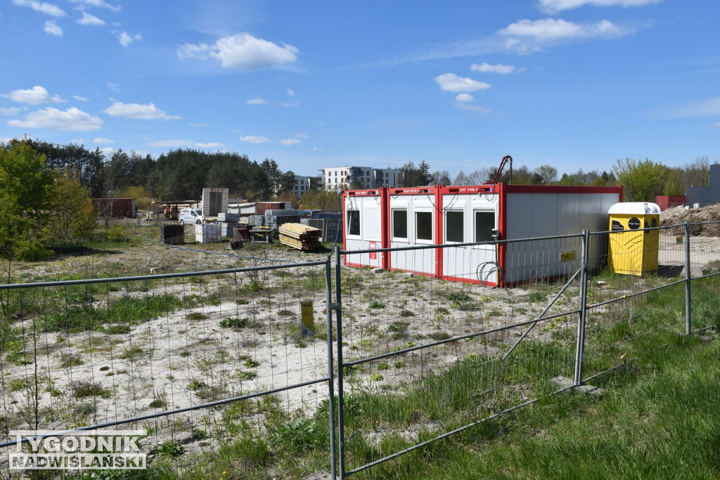 Budowa parku handlowego w Nowej Dębie