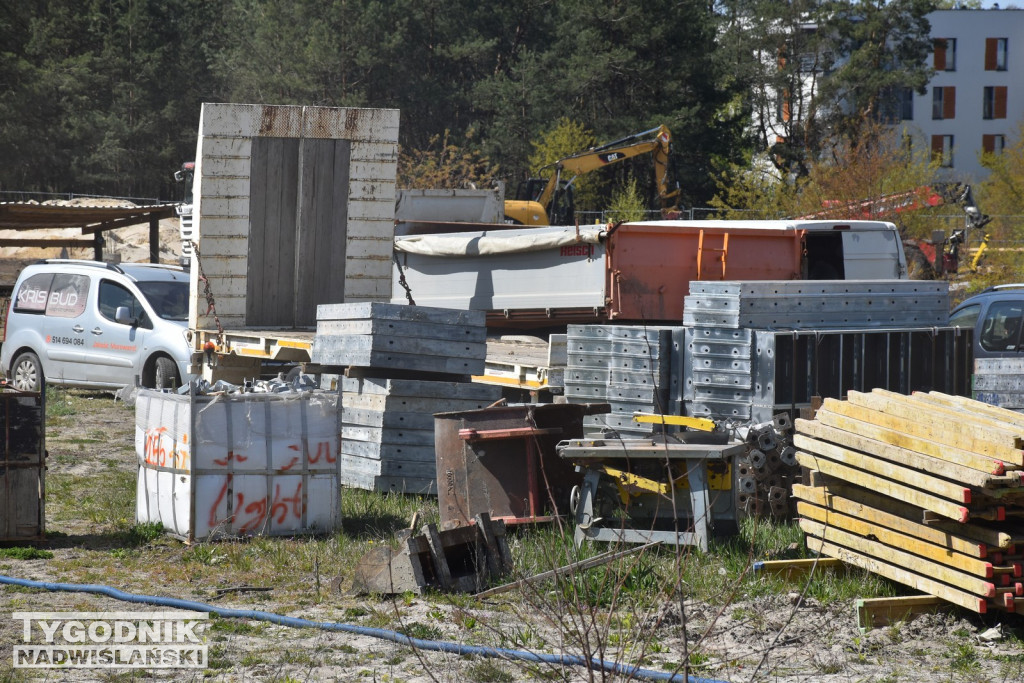 Budowa parku handlowego w Nowej Dębie