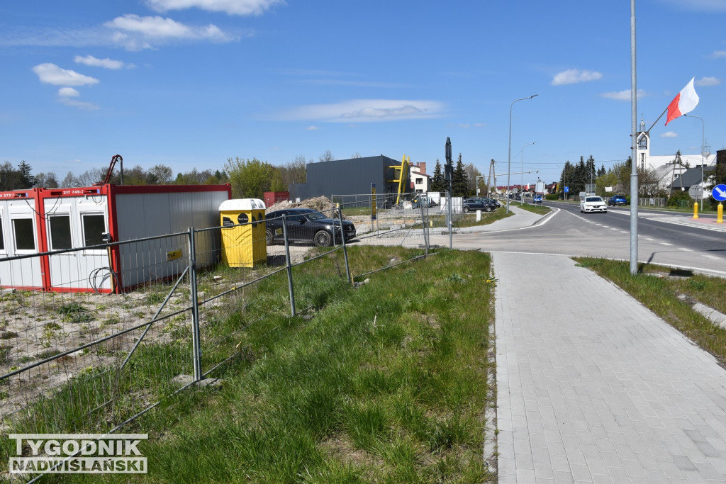 Budowa parku handlowego w Nowej Dębie