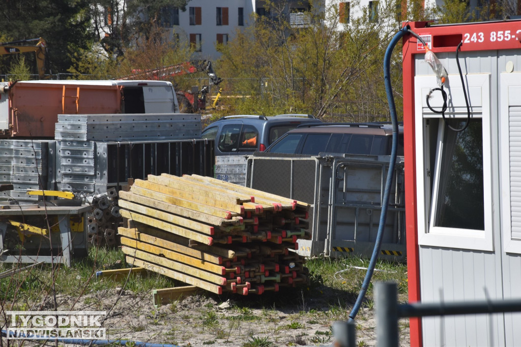 Budowa parku handlowego w Nowej Dębie