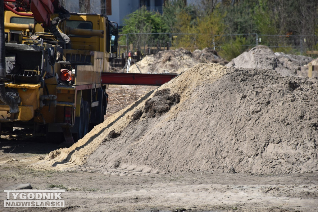 Budowa parku handlowego w Nowej Dębie