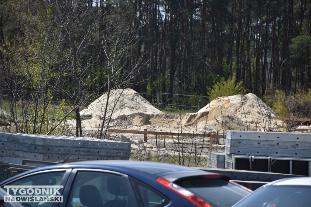 Budowa parku handlowego w Nowej Dębie