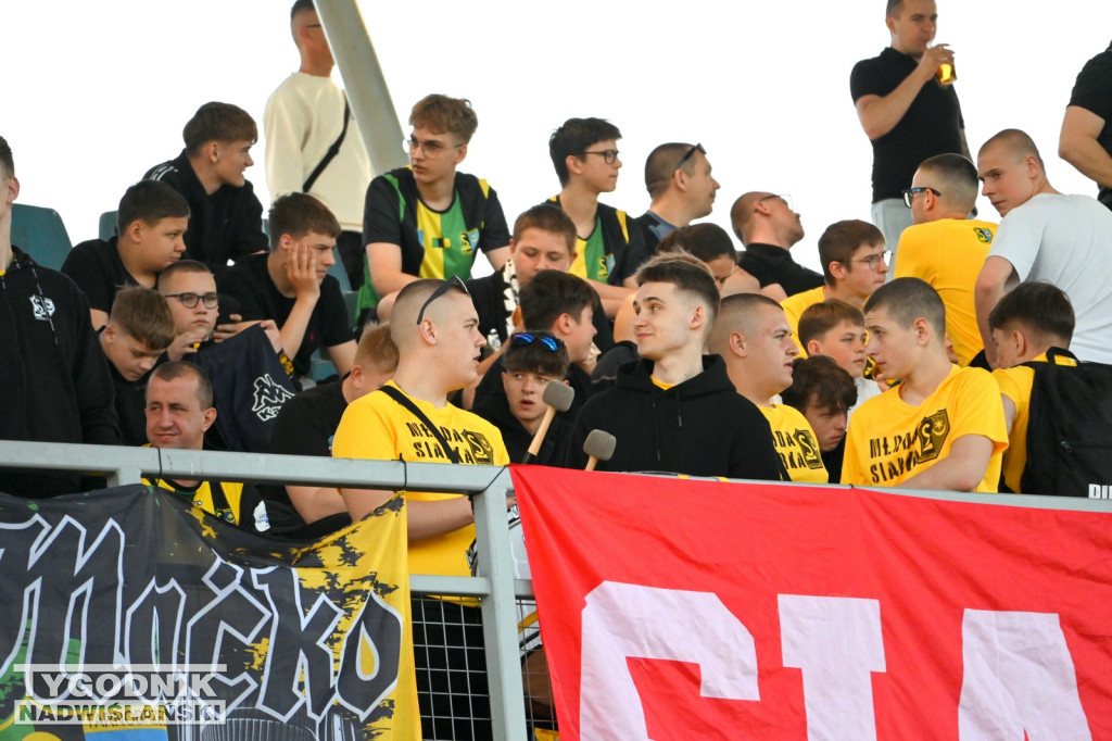 Kibice na meczu Siarka - KSZO Ostrowiec Świętokrzyski