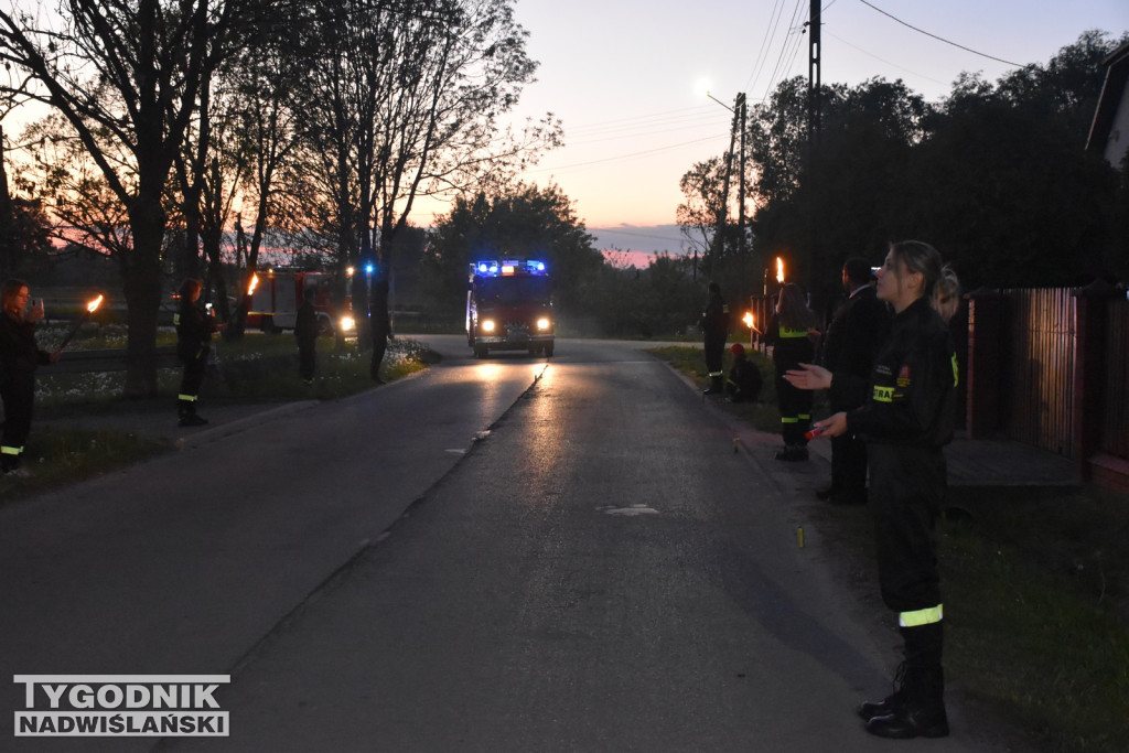 Powitanie wozu strażackiego w Suchorzowie