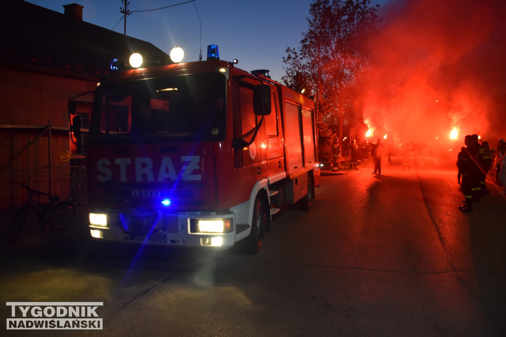 Powitanie wozu strażackiego w Suchorzowie