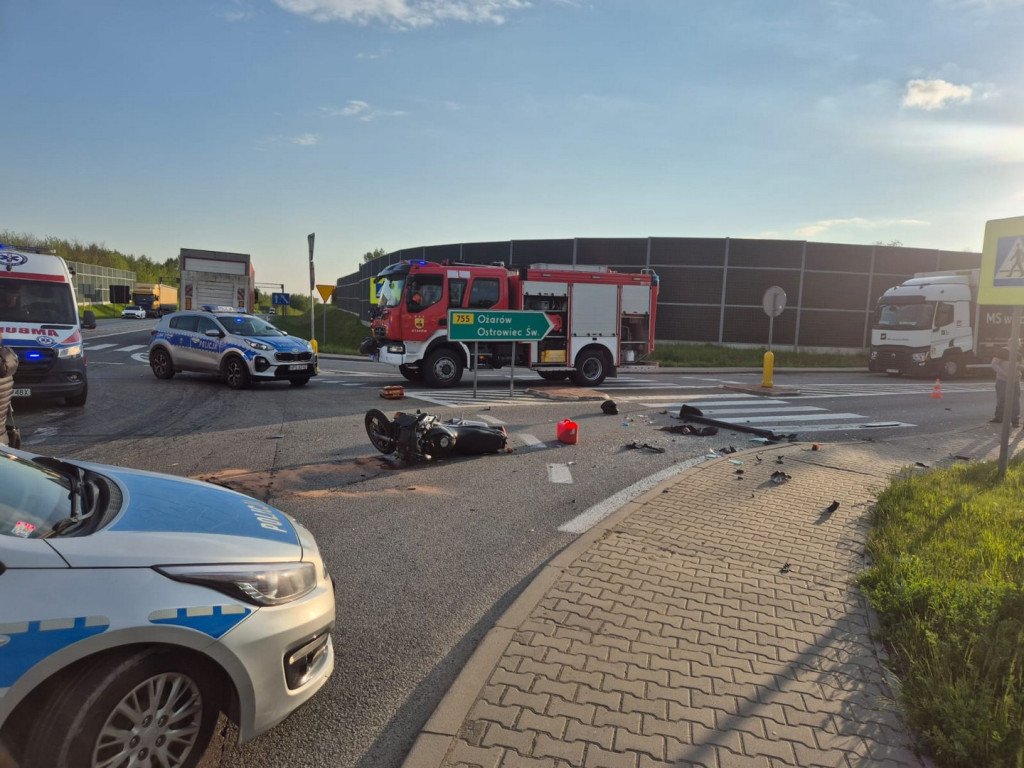 Wypadek na DK74 w Zawadzie