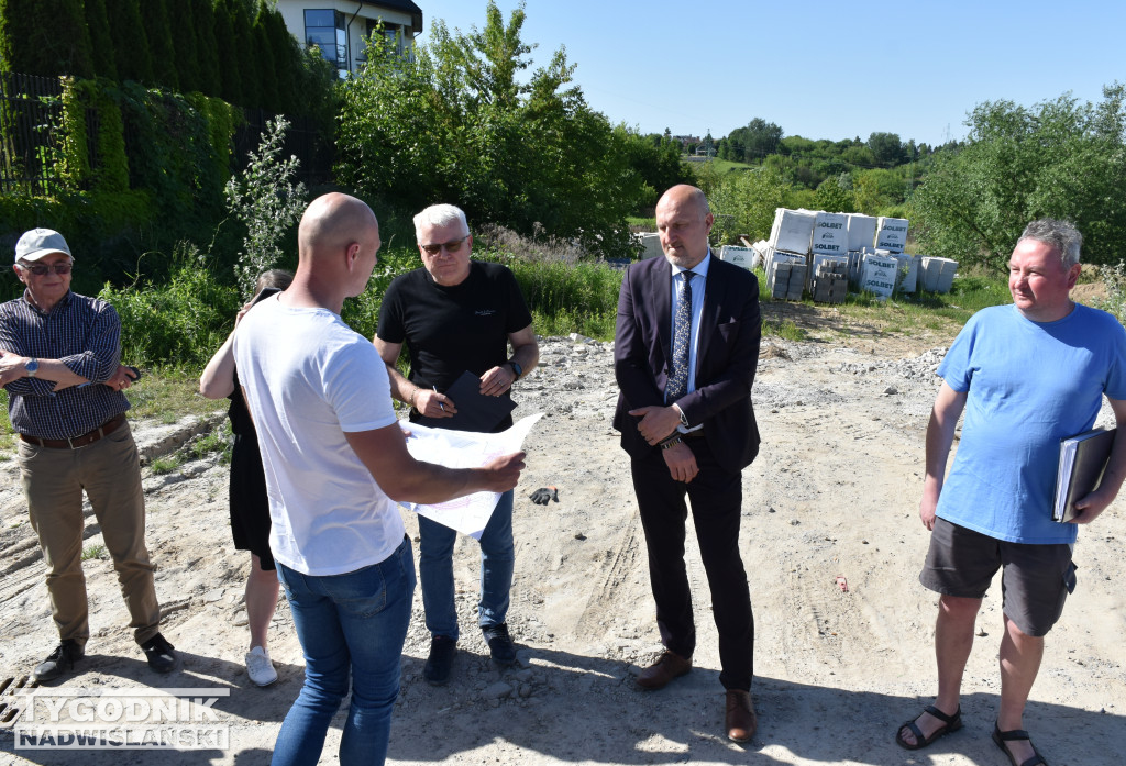 Wizja lokalna na ulicy Okrzei w Sandomierzu