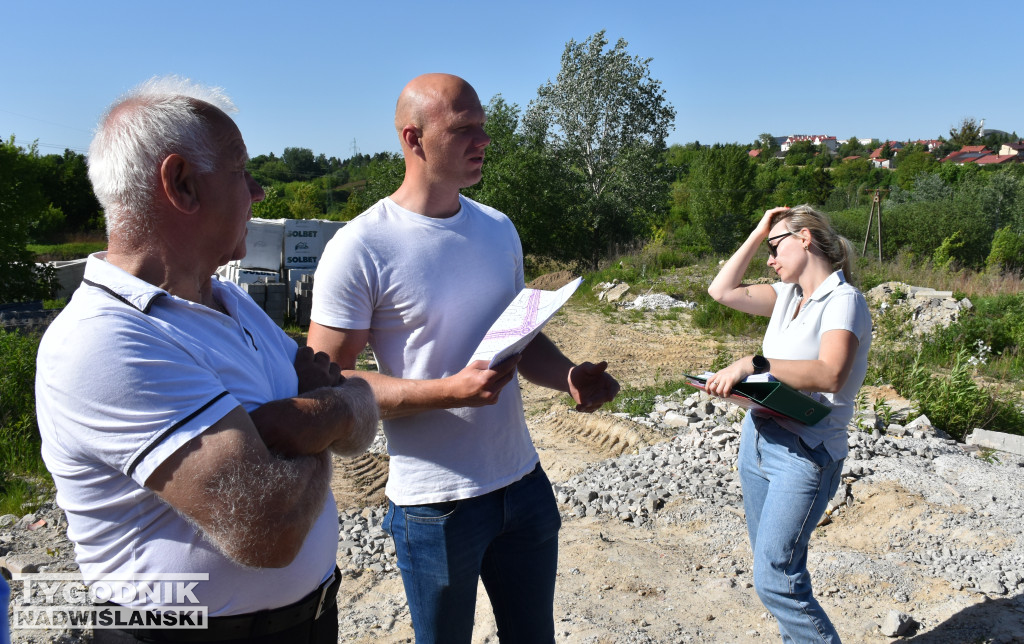 Wizja lokalna na ulicy Okrzei w Sandomierzu
