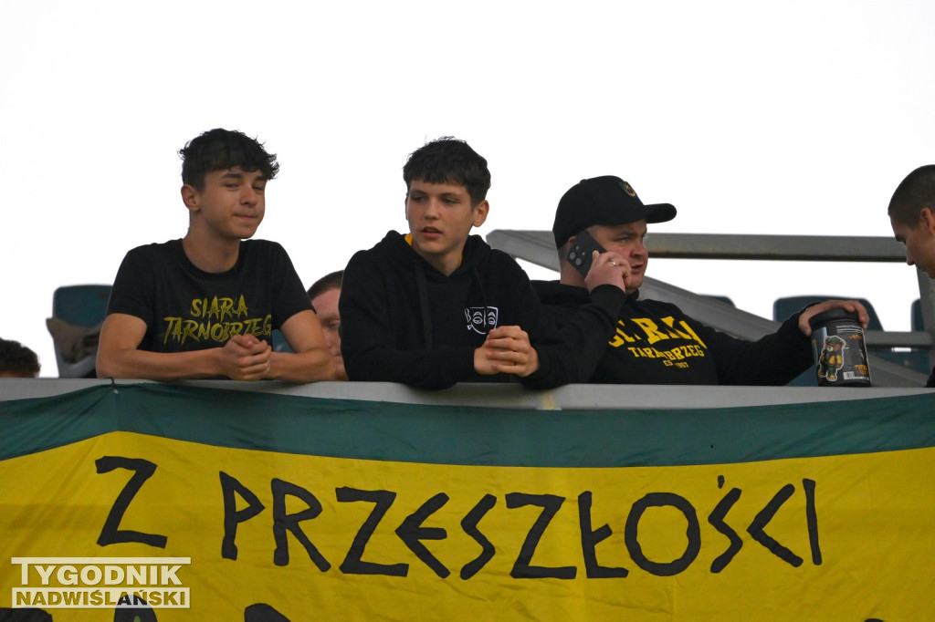 Zdjęcia kibiców mecz Siarka - Cracovia II