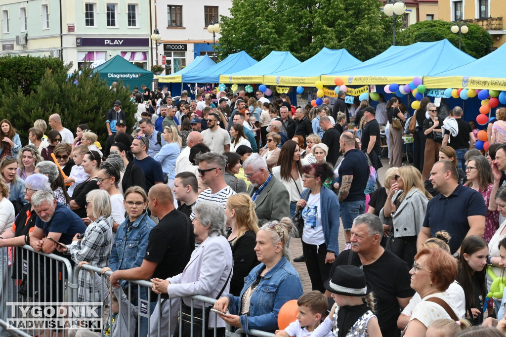 Piknik rodzinny na placu Bartosza Głowackiego w Tarnobrzegu