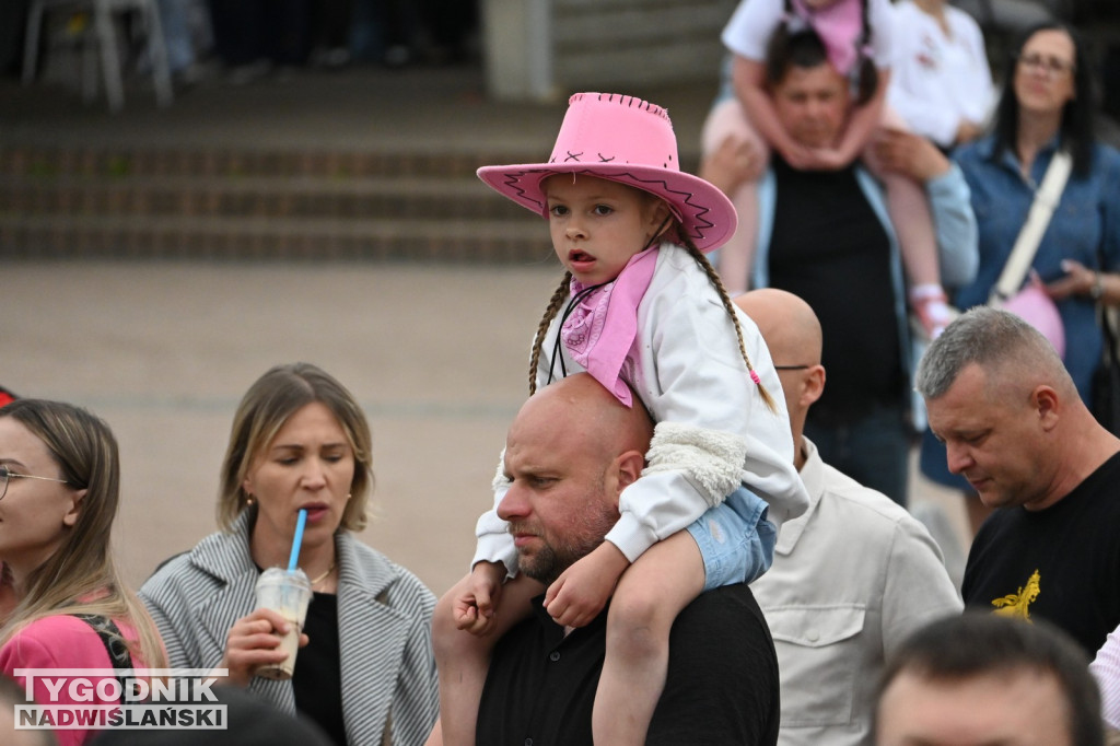 Piknik rodzinny na placu Bartosza Głowackiego w Tarnobrzegu